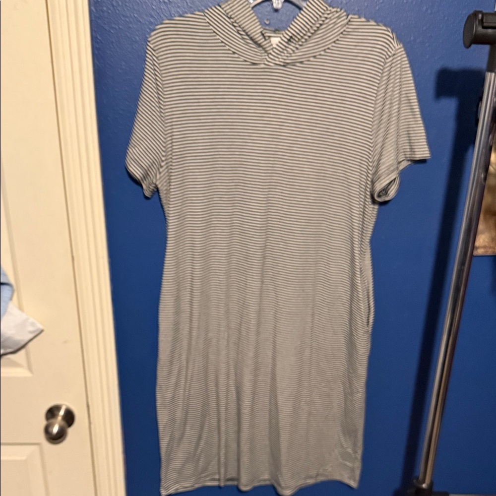 west loop Striped Short Sleeve Hooded T-shirt Dress in White and Black